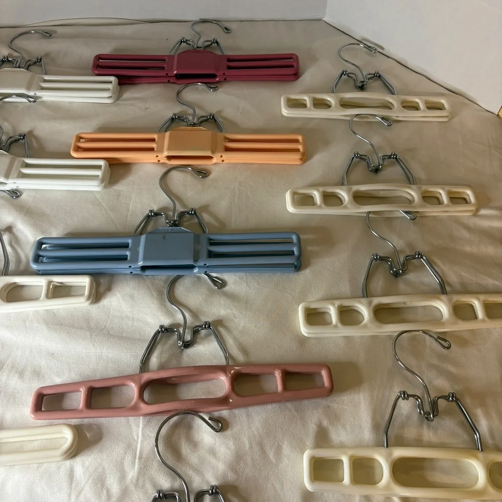 14 X Vintage Tamor style Plastic Clamp Hangers Pants Skirt 11